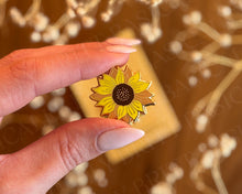 Load image into Gallery viewer, Sunflower Enamel Pin