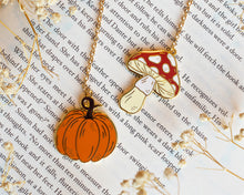 Load image into Gallery viewer, Chain Bookmark - Pumpkin &amp; Toadstool
