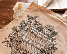 Afbeelding in Gallery-weergave laden, Woodland Magic Tote Bag
